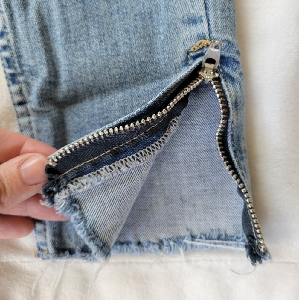 Zara light wash raw hem zipper ankle distressed skinny jeans 2 - Picture 9 of 14